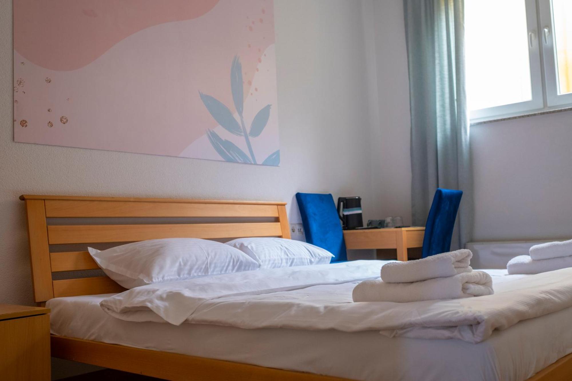 Mint Hotel Prizren Rom bilde